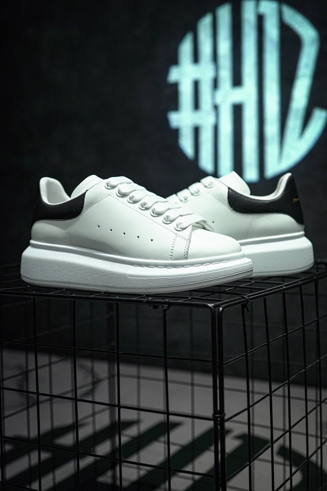 Pre-Owned Alexander McQueen Oversized Sneakers – White – Size 11