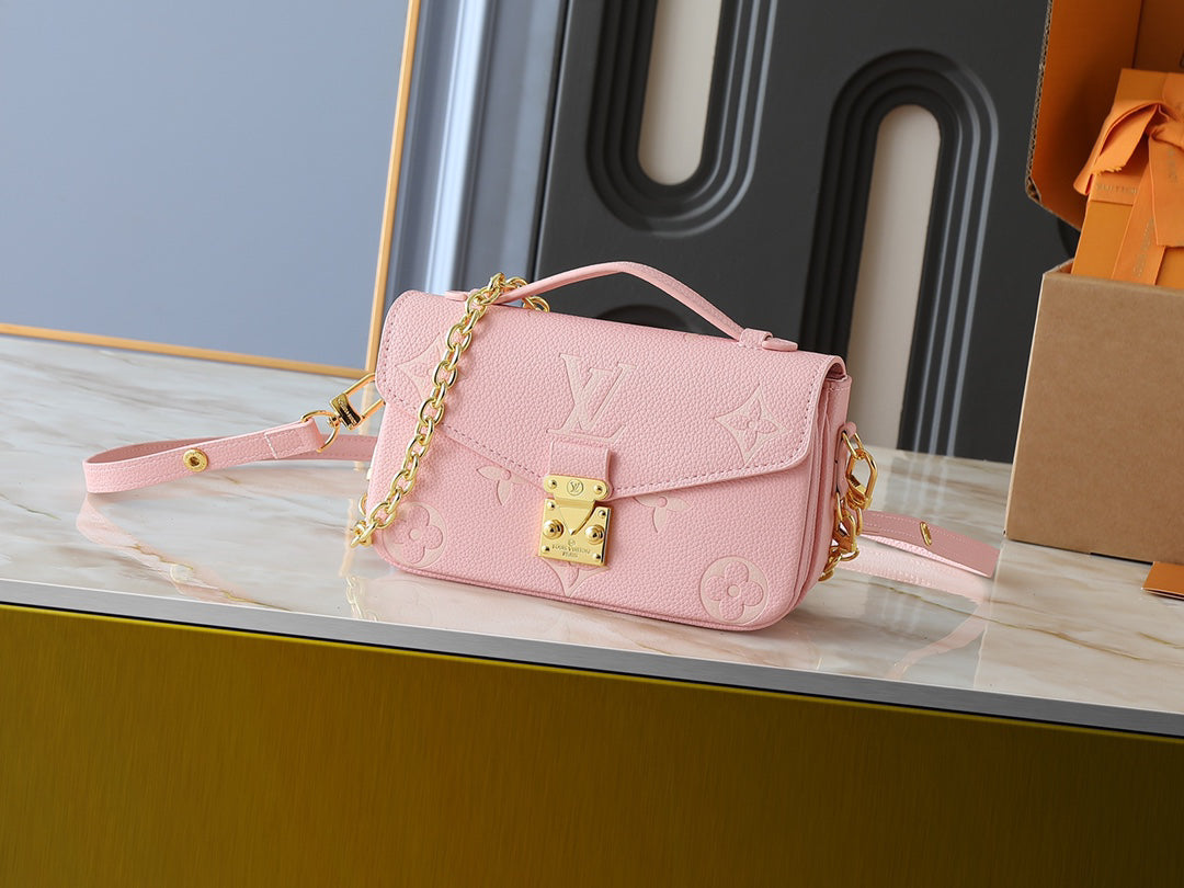 Pre-Owned Louis Vuitton Pink Handbag