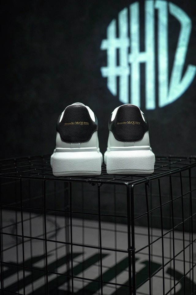 Pre-Owned Alexander McQueen Oversized Sneakers – White – Size 11