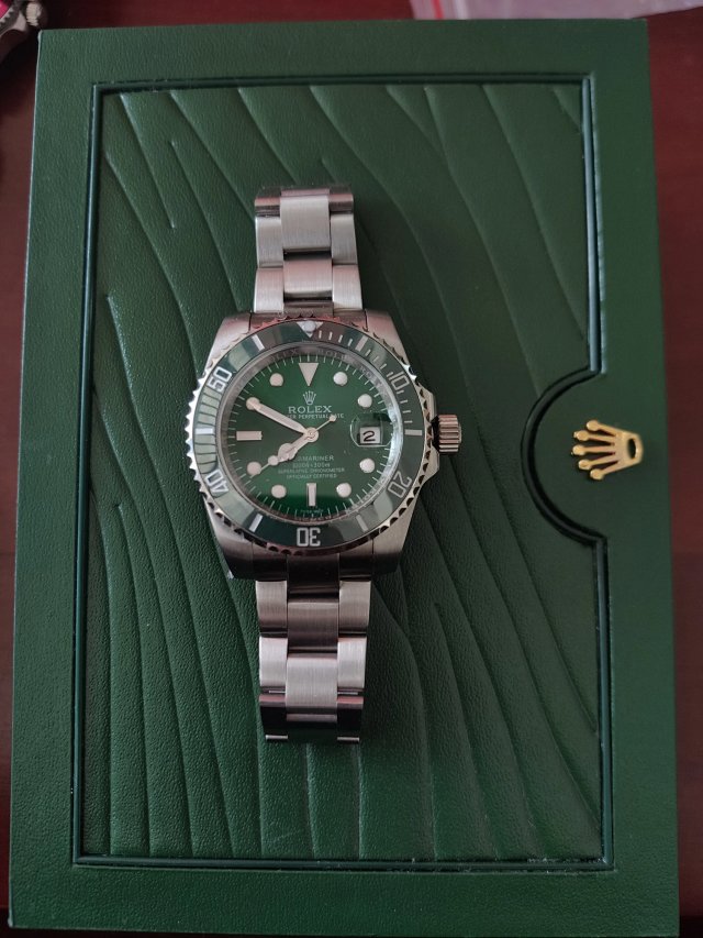 Pre-Owned Rolex Submariner Date “Hulk” – Green Dial & Bezel – Model 116610LV – Authentic – 40mm